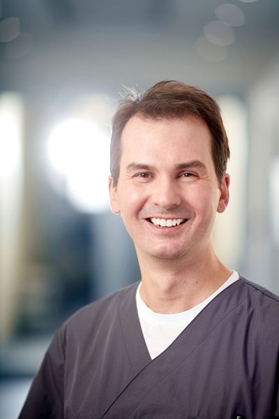 Dr. Dr. Adrian El-Karmi Dr. Dr. Adrian El-Karmi